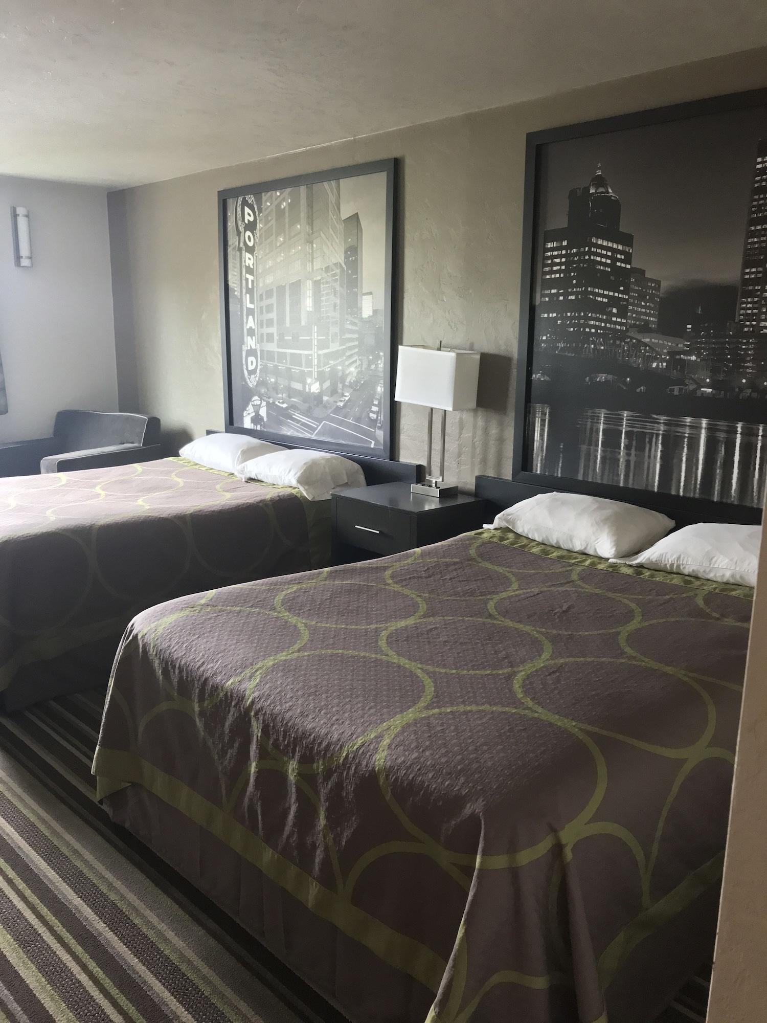 Super 8 By Wyndham Airport Hotel