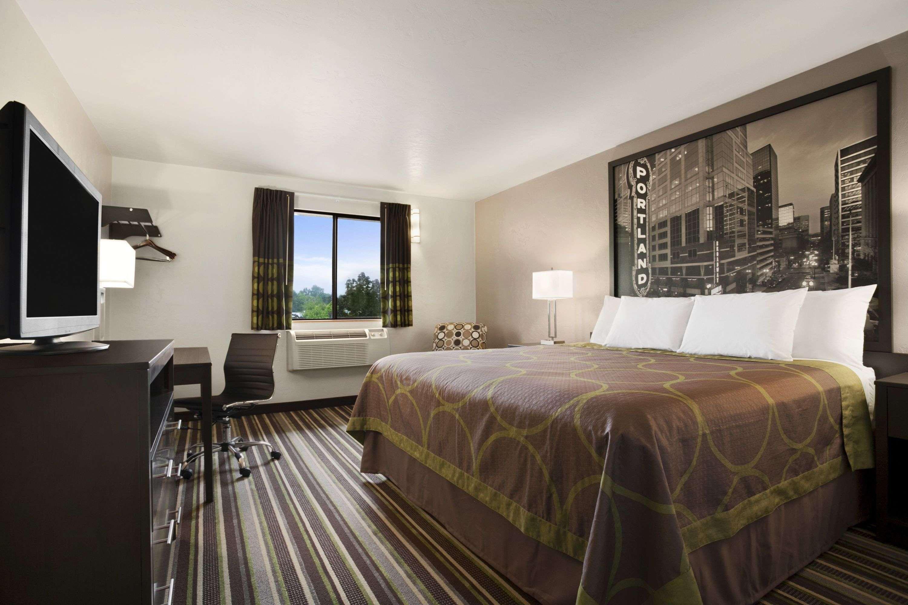 Super 8 By Wyndham Airport Hotel 2*