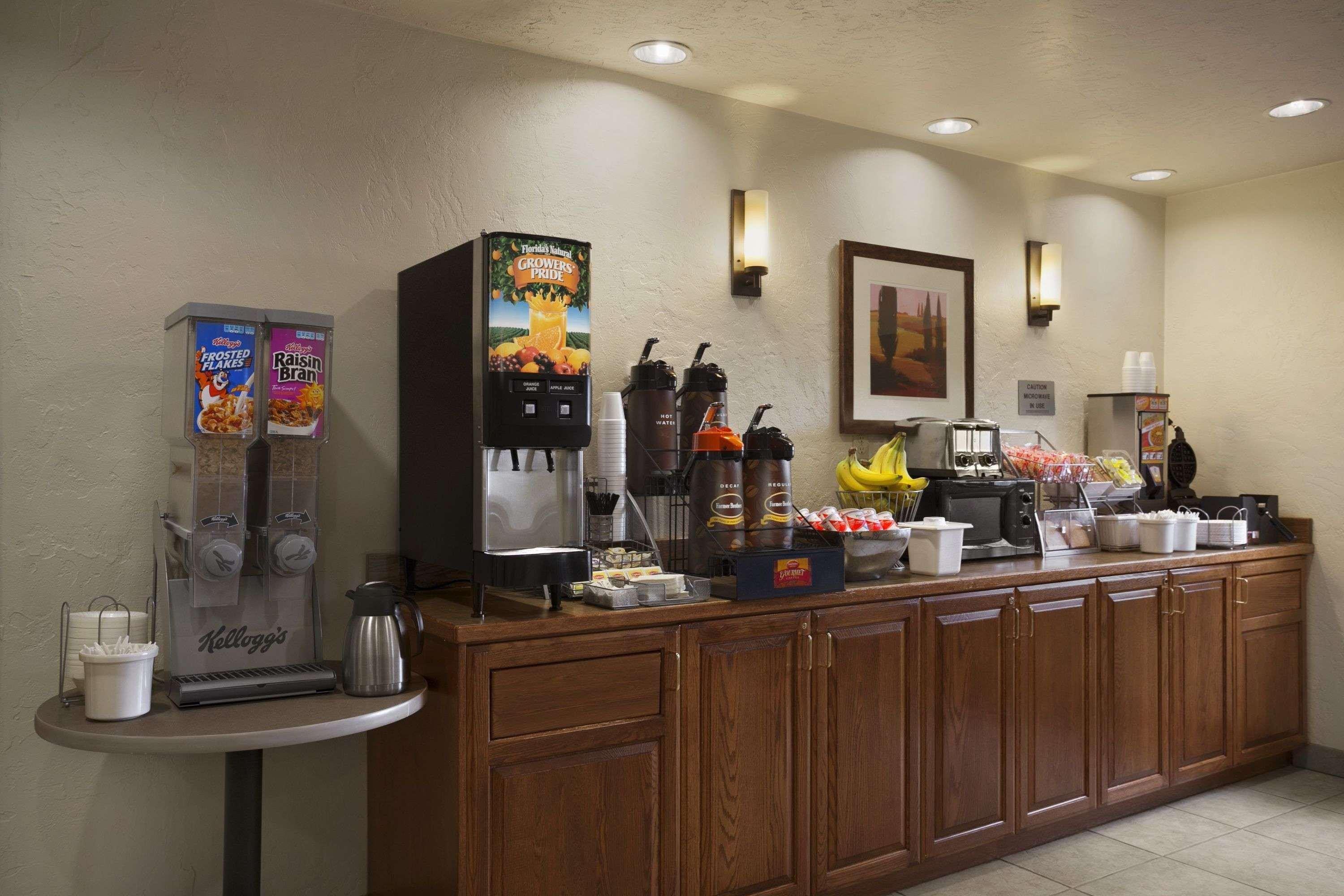 Hotel Super 8 By Wyndham Airport 2*