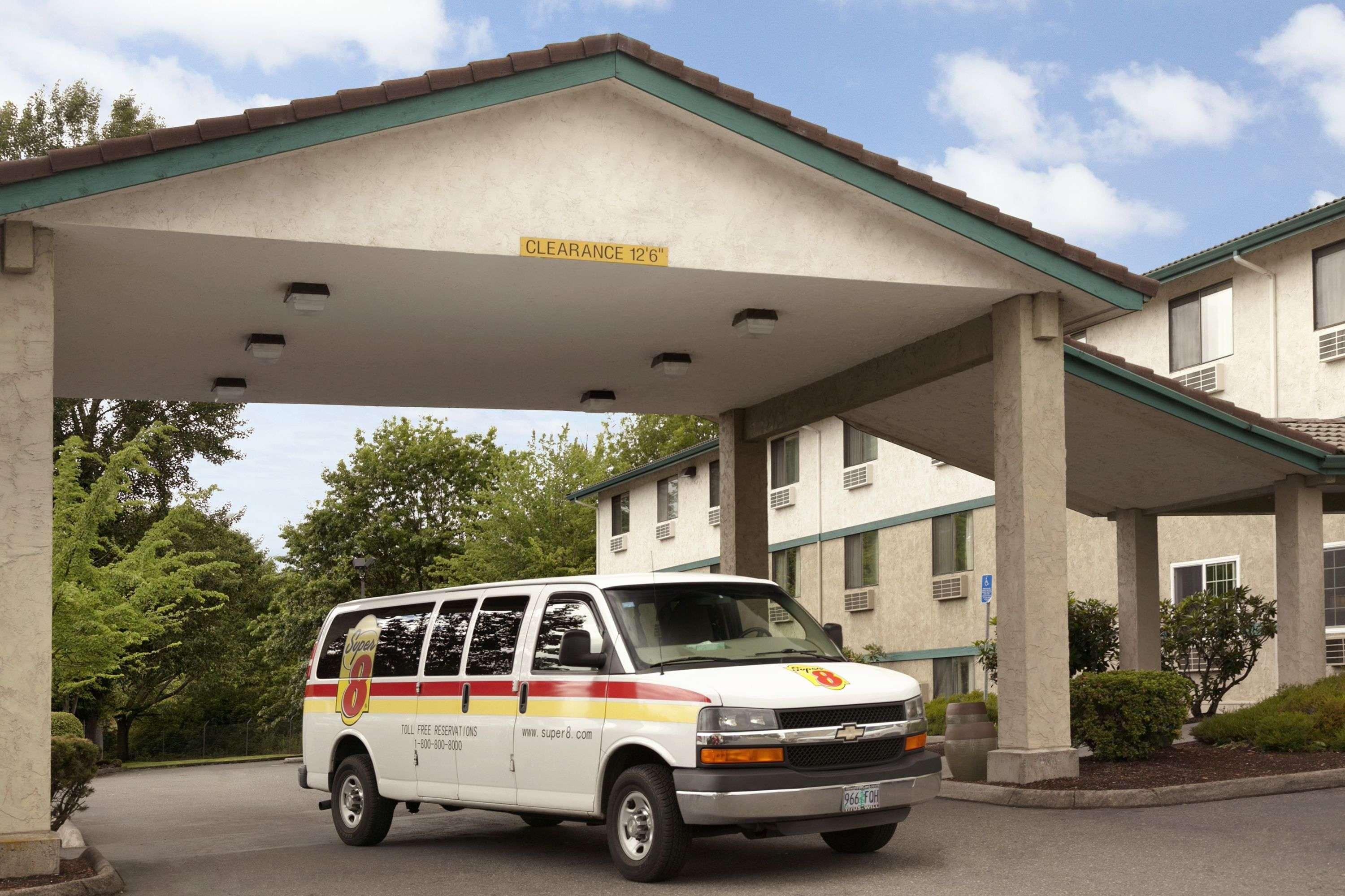Super 8 By Wyndham Airport 2*