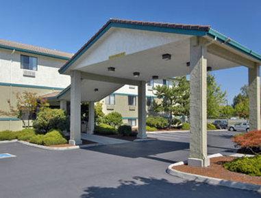 Hotel Super 8 By Wyndham Airport 2*