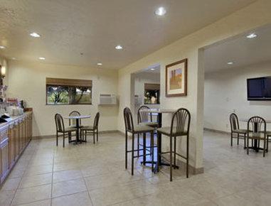 Super 8 By Wyndham Airport Hotel 2*