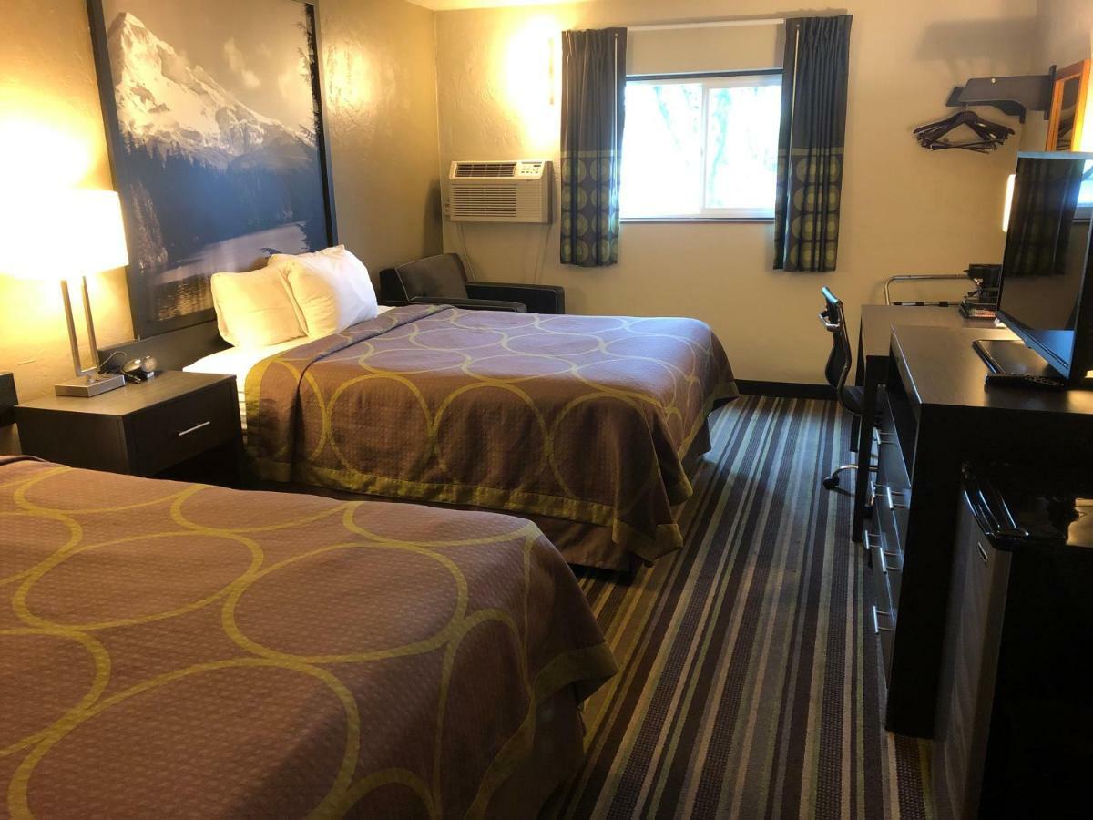 Super 8 By Wyndham Airport 2*