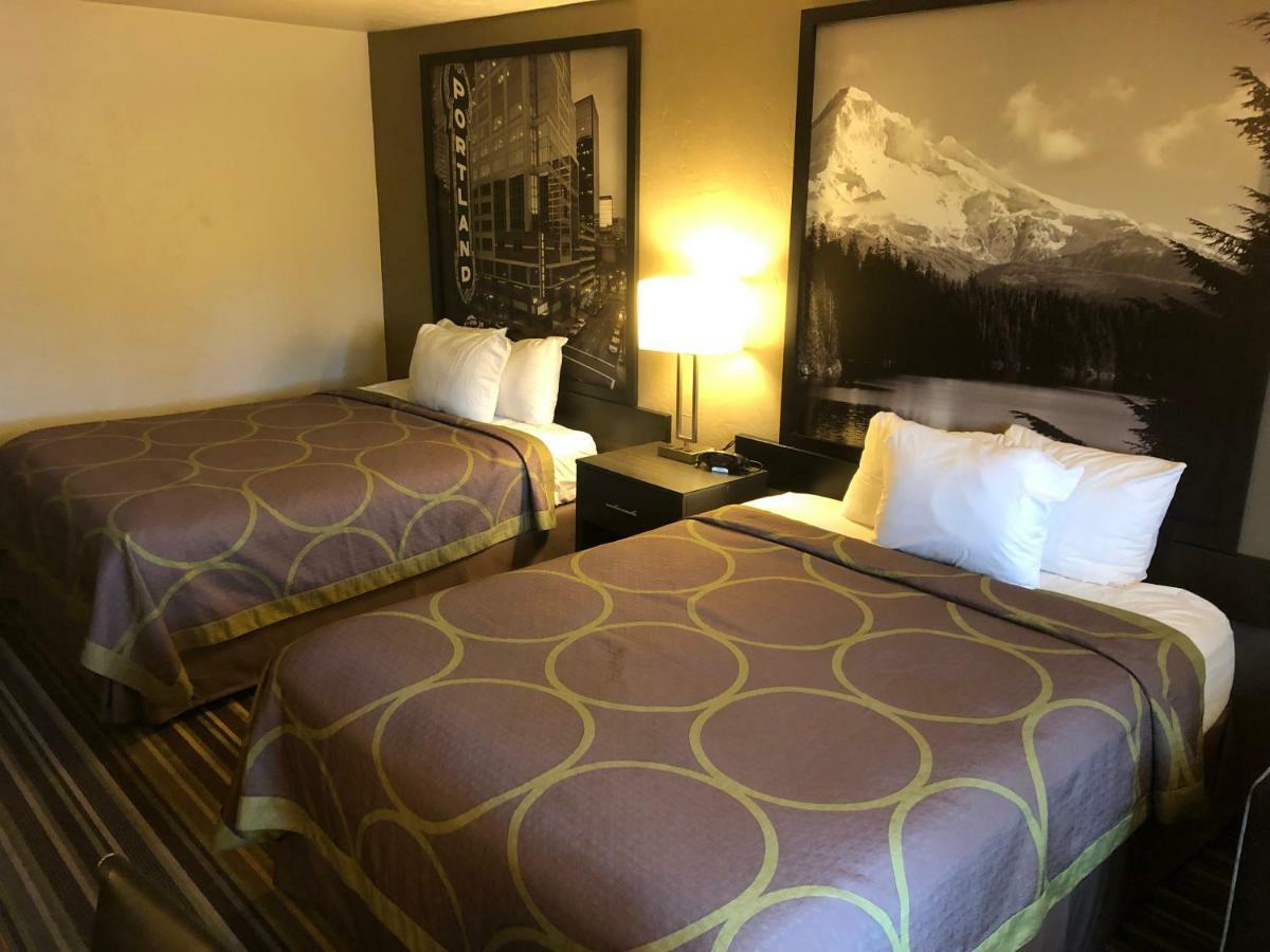 Hotel Super 8 By Wyndham Airport 2*