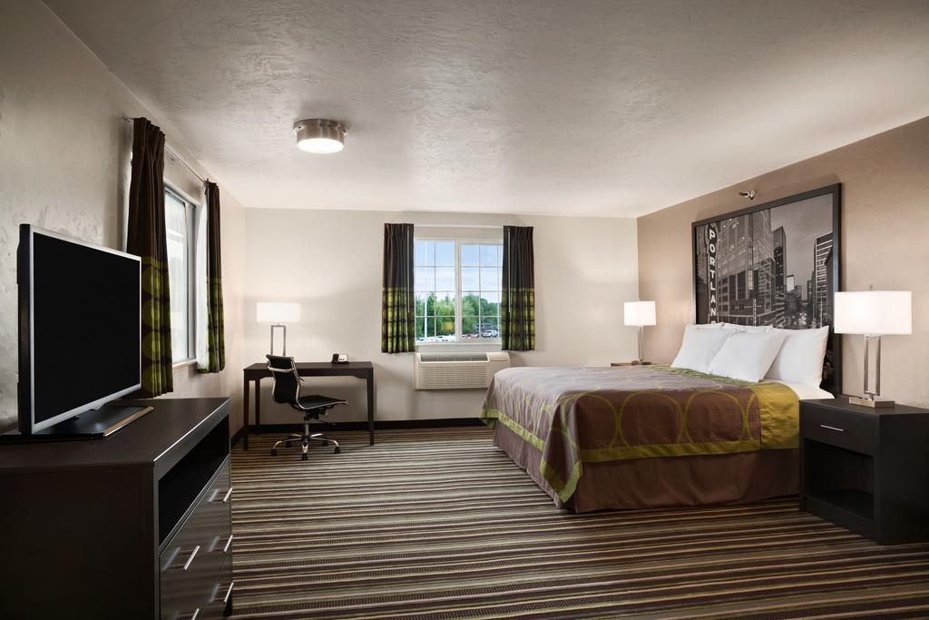 Hotel Super 8 By Wyndham Airport 2*