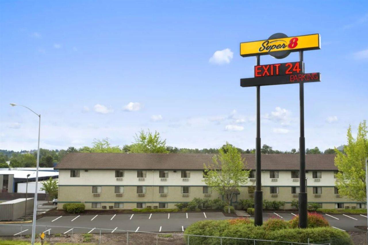 Super 8 By Wyndham Airport Hotel 2*