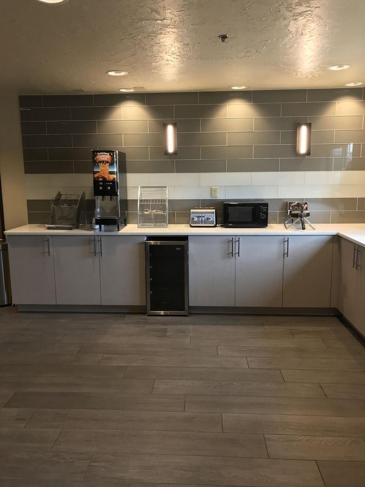 Super 8 By Wyndham Airport 2* Portland