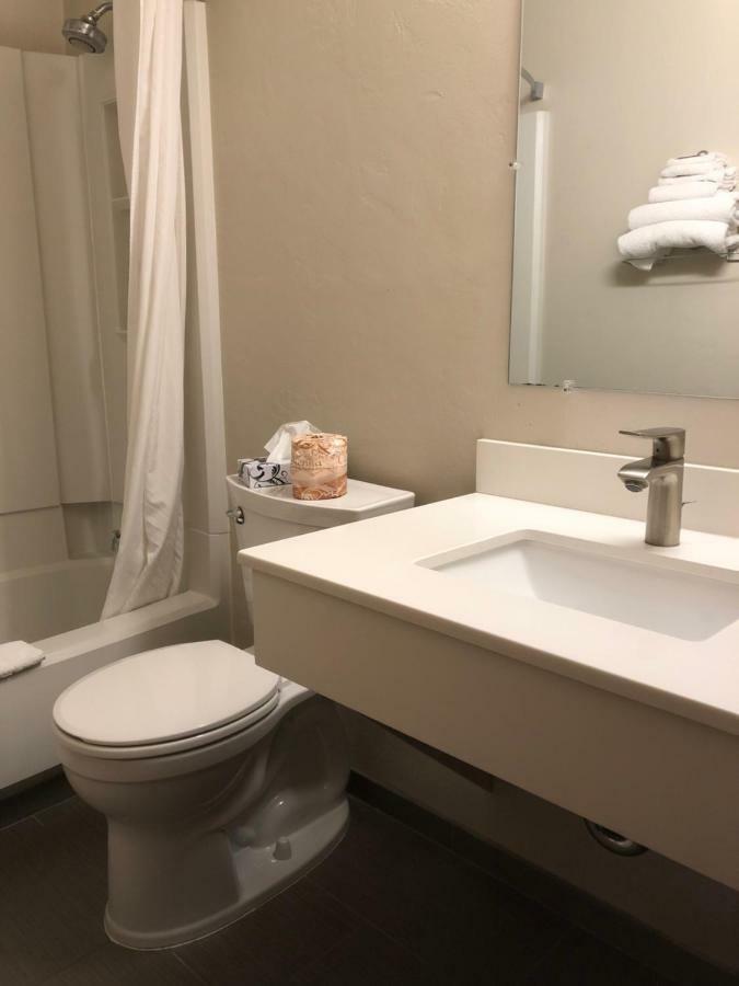Hotel Super 8 By Wyndham Airport 2*